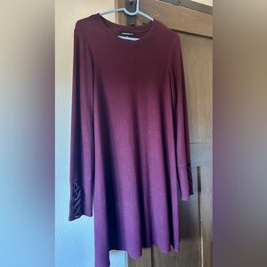 Chic Wine Midi Dress with Textured Sleeves